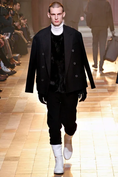Look 15